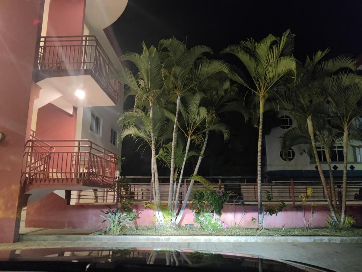 Ashiana Oceanside Apartment Flic en Flac Ngoại thất bức ảnh